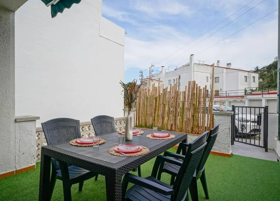 Holiday home Maison De Vacances Avec Piscine Communautaire - Wehostyou Roses