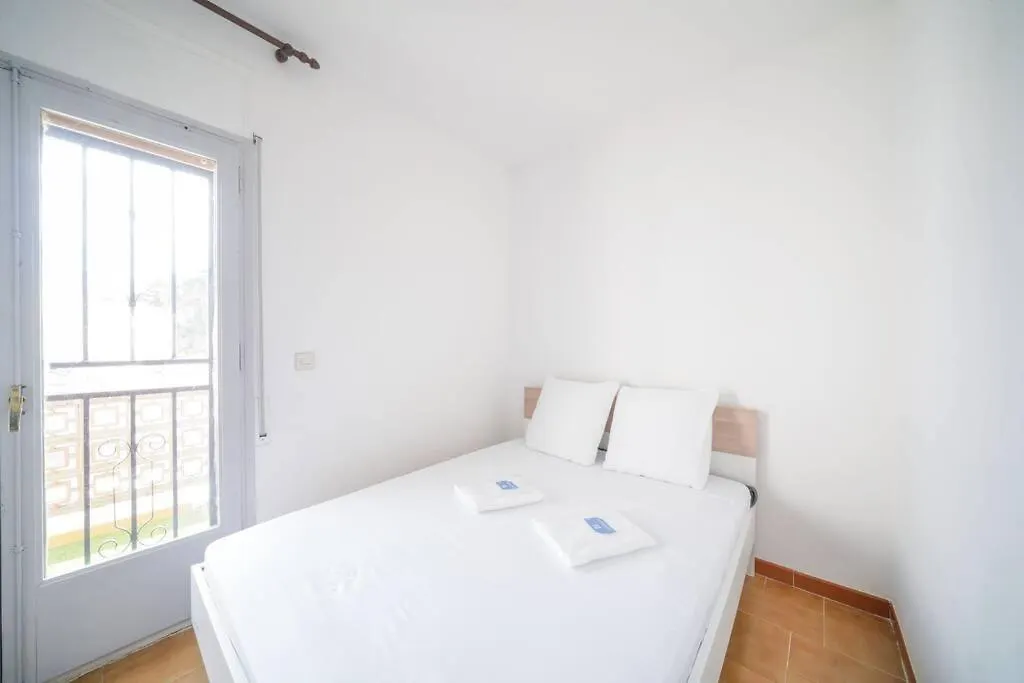 Maison De Vacances Avec Piscine Communautaire - Wehostyou Roses