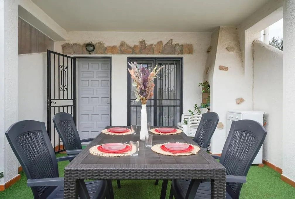 Maison De Vacances Avec Piscine Communautaire - Wehostyou Roses
