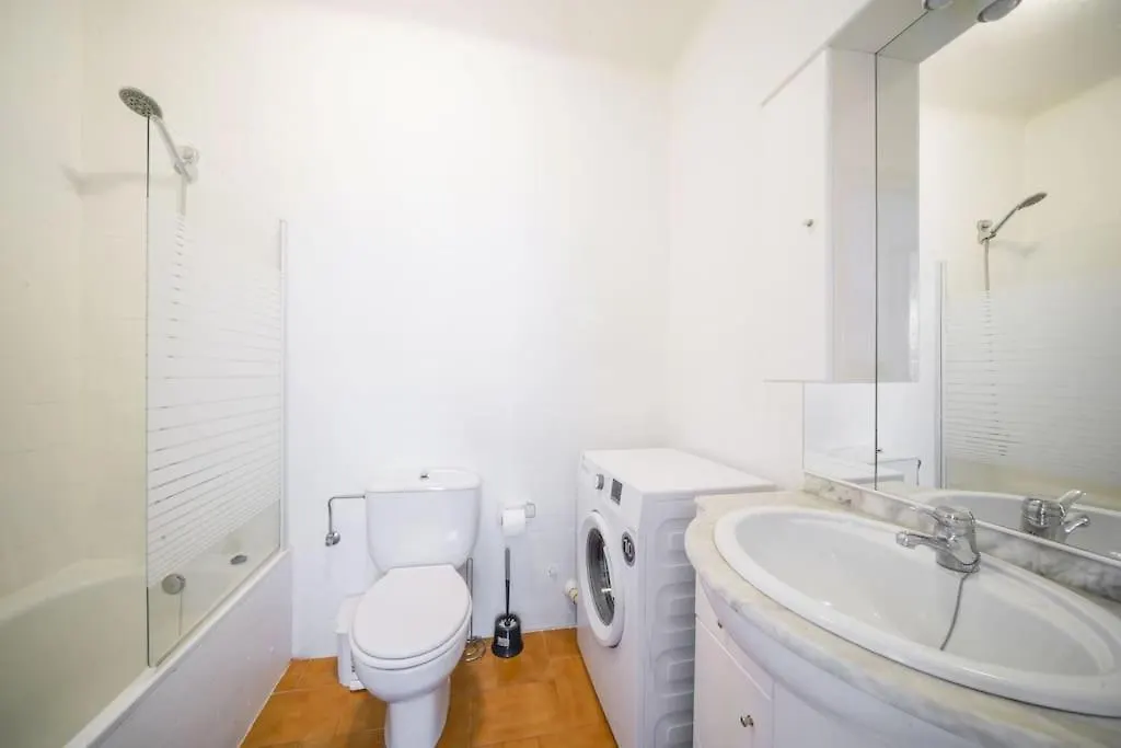 Holiday home Maison De Vacances Avec Piscine Communautaire - Wehostyou Roses